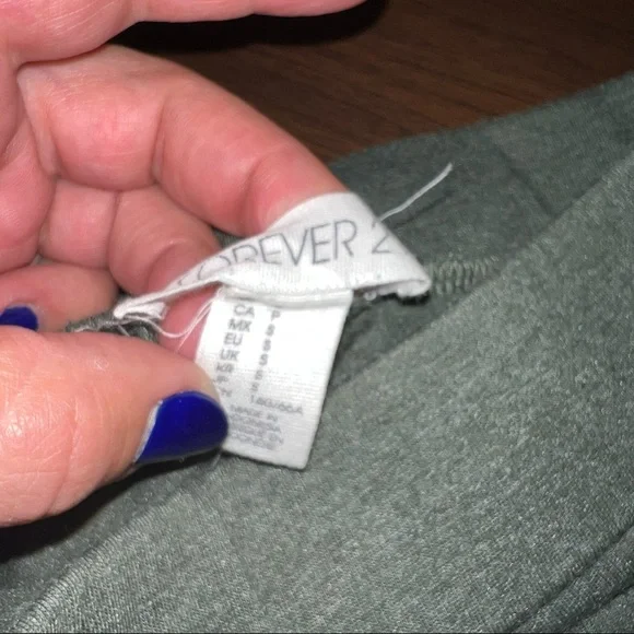 Green fitted mini from forever 21 - Picture 7 of 7